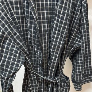 Roundtree & Yorke Black and White Checkered Robe